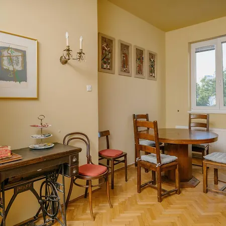 Barons Heritage In Center Apartment